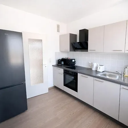 Leta Homes - Charmante Mit Sonnigem Balkon Appartamento Straubing